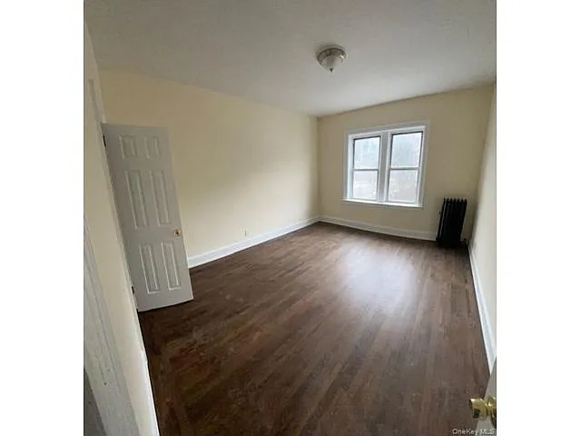 Building Photo - 369 Warburton Ave #2B
