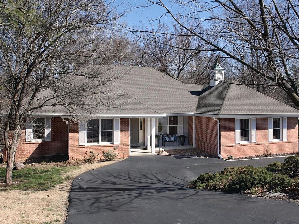 Beautiful open concept ranch on walkout lot in gated Pinetree.