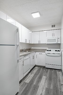 4th image of 65-52 Austin St #4E