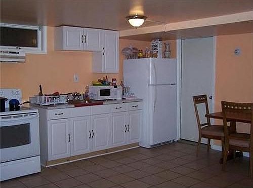4th image of 25 Faye Ave