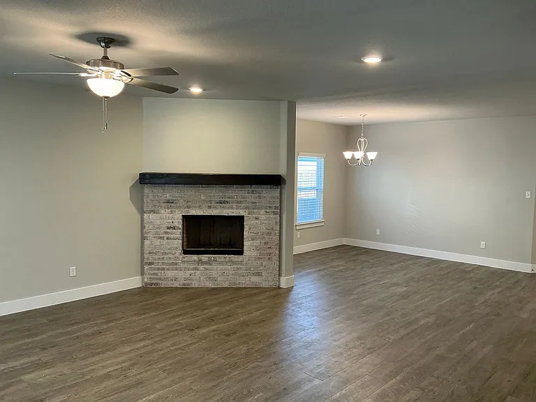 640 The Cottages Dr — Photo 14