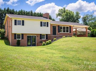 2560 Sweetbriar Cir, Lenoir, NC 28645