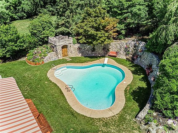2nd image of 48 Hillcrest Dr