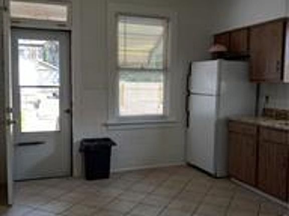 3rd image of 4424 S Spring Ave