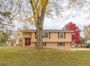 3302 Mount Vernon Dr, Waterloo, IA 50701
