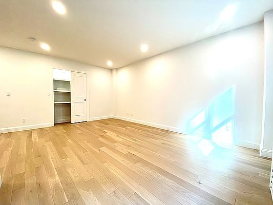 1st image of 160 E 48th St APT 13S