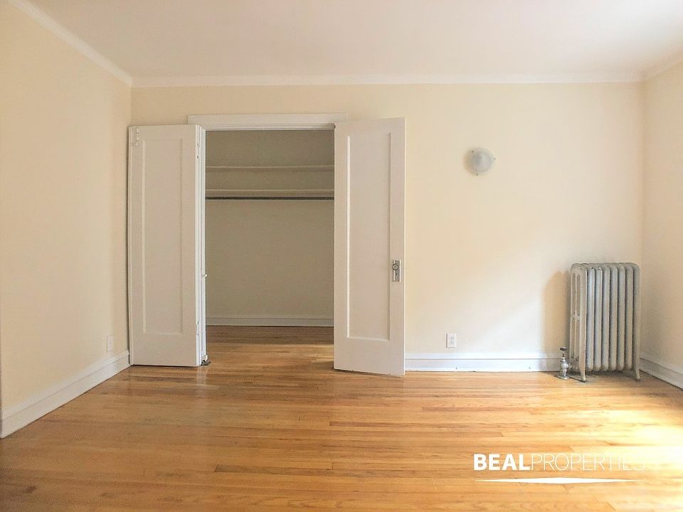 1st image of 2106 W Ainslie St #S2