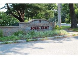 7 Rainbow Pond Dr APT 4, Walpole, MA 02081