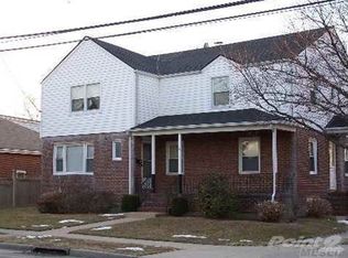 20 Island Pkwy, Island Park, NY 11558