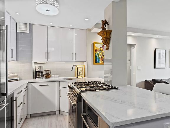 5th image of 61 W 62nd St APT 16B