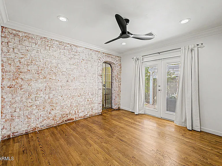 521 W Mariposa St #MAIN — Photo 23