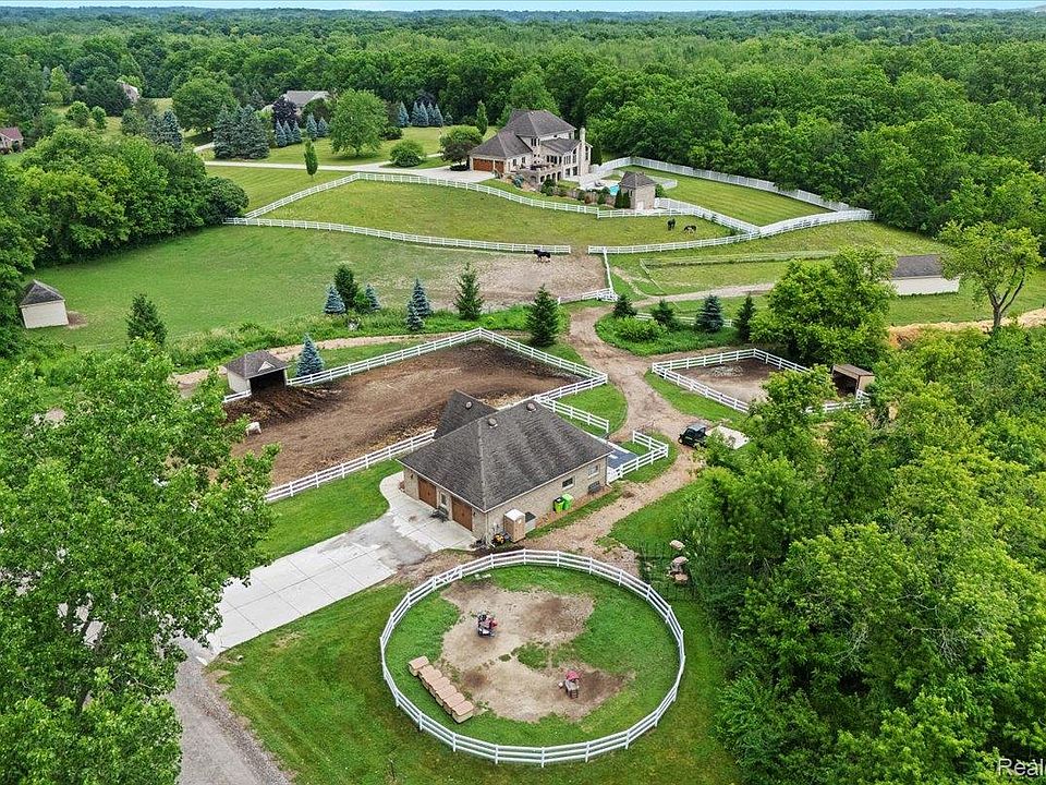 7374 Fox Hill Ln, Northville, MI 48168 | MLS #20251011135 | Zillow