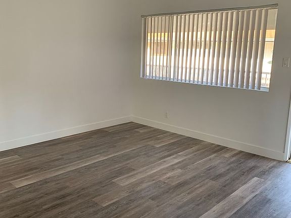 4th image of 836 W Beach Ave APT V