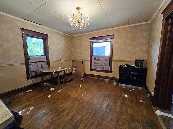 5th image of 211 S Waupaca St