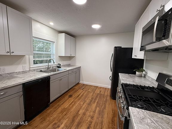 3rd image of 440 Audubon Circle