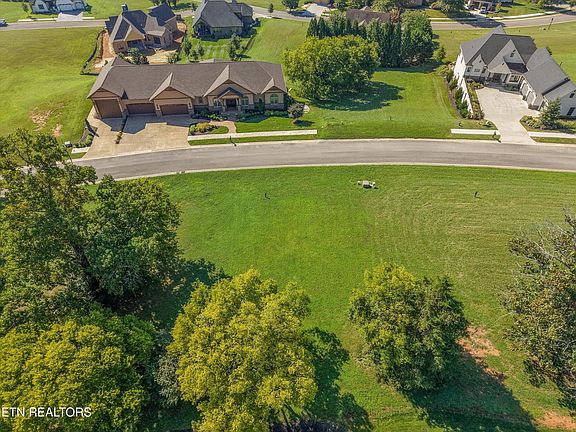 4th image of 1520 Eagle Point Dr