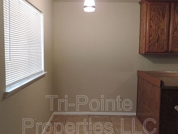 5th image of 414 Wildbriar Dr