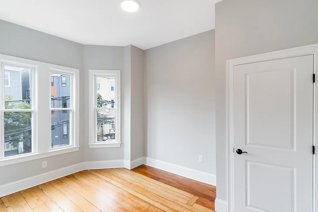 4 bed, 1100 sqft, $4,200 — Photo 1