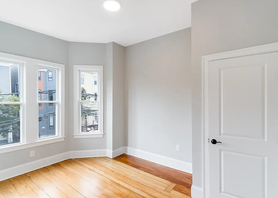 494 Sumner St #3B