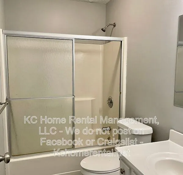 10606 N Oak Trafficway — Photo 13