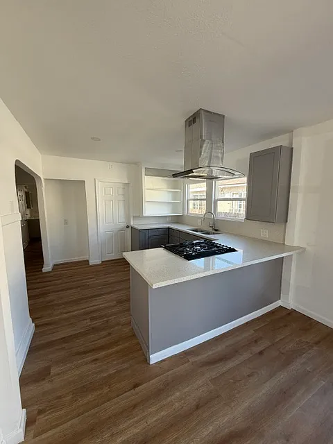 822 W 76th St — Photo 2
