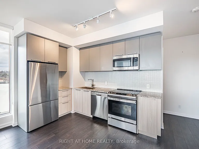 4208 Dundas St W #513 — Photo 12