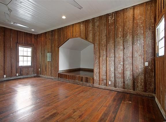 3rd image of 823 Felicity St