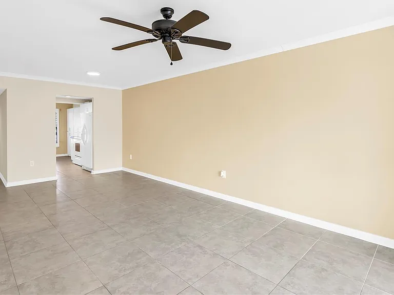 1320 Pasadena Ave S #203 — Photo 11