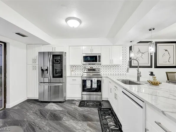 113 Pinebrook Dr, Fort Myers, FL 33907