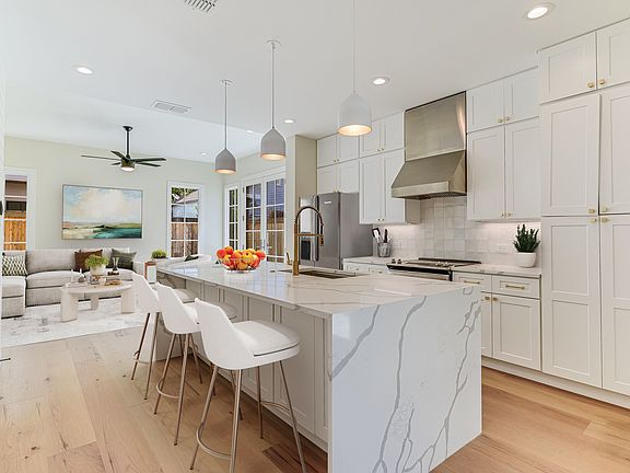 5th image of 311 Refugio St #102