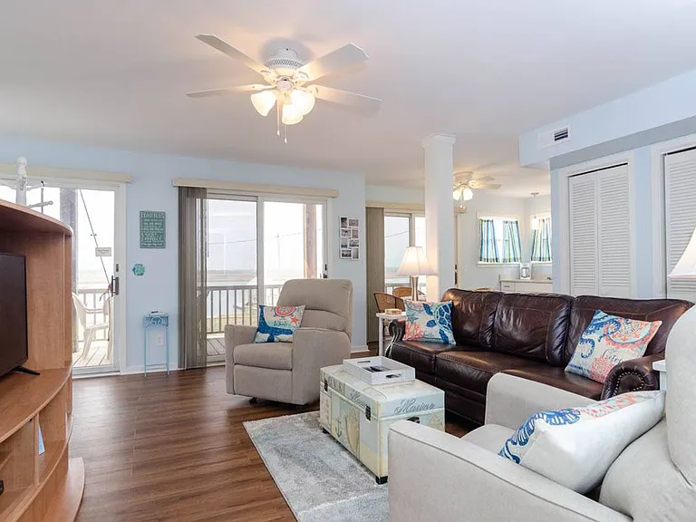 608 Waynick Blvd — Photo 6