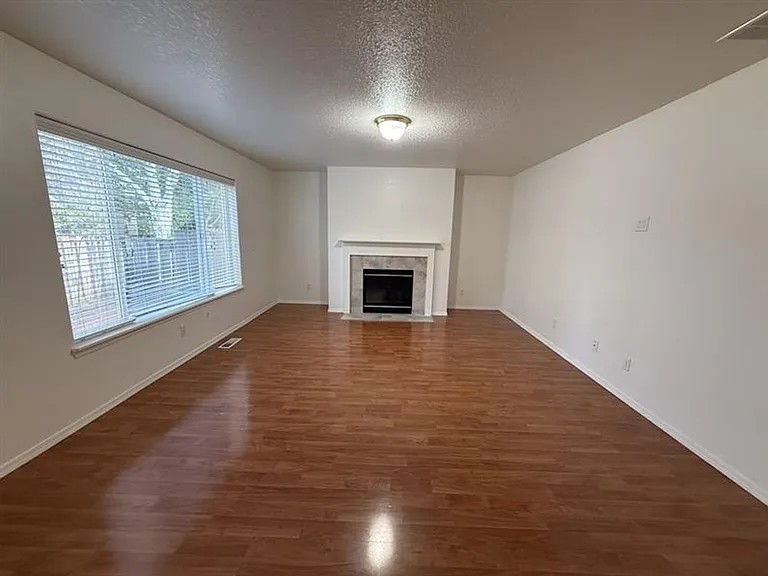 739 NE 61st Ct — Photo 3
