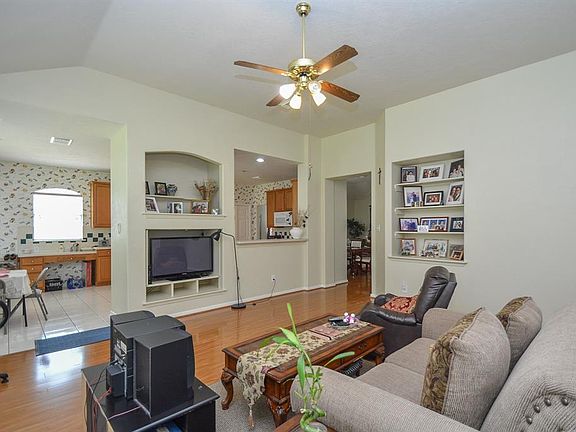4th image of 8019 Meadow Pond Dr