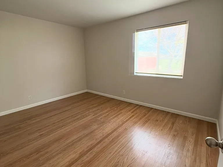 7547 Burnham Way — Photo 6