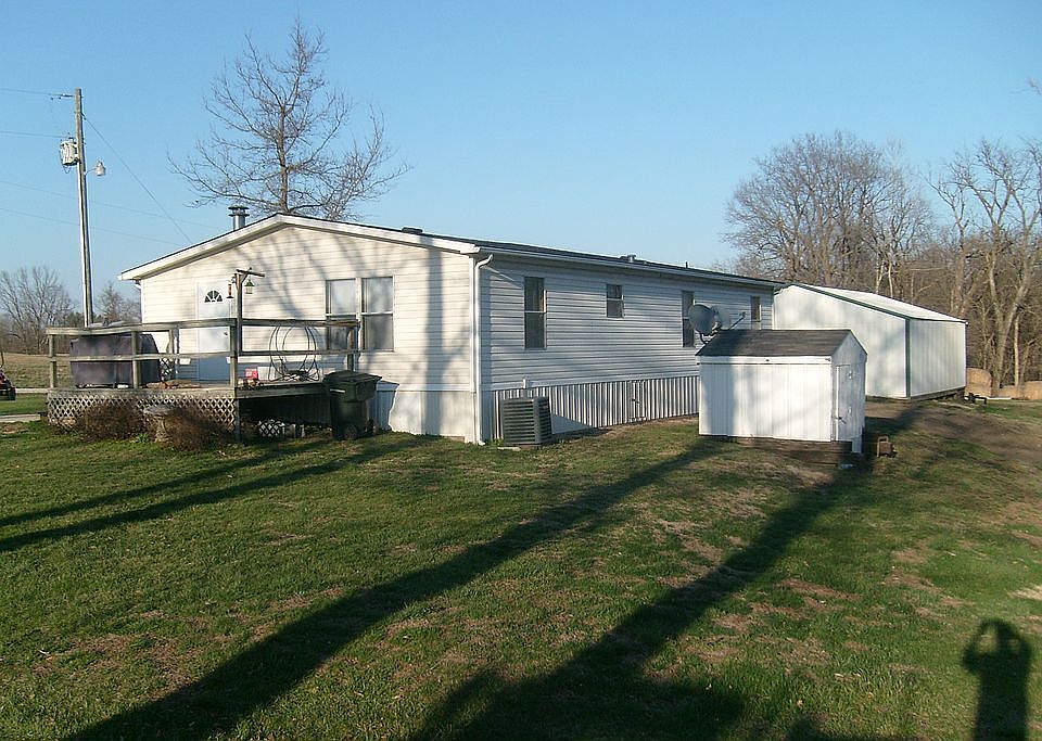 2nd image of 818 NW 975th Rd