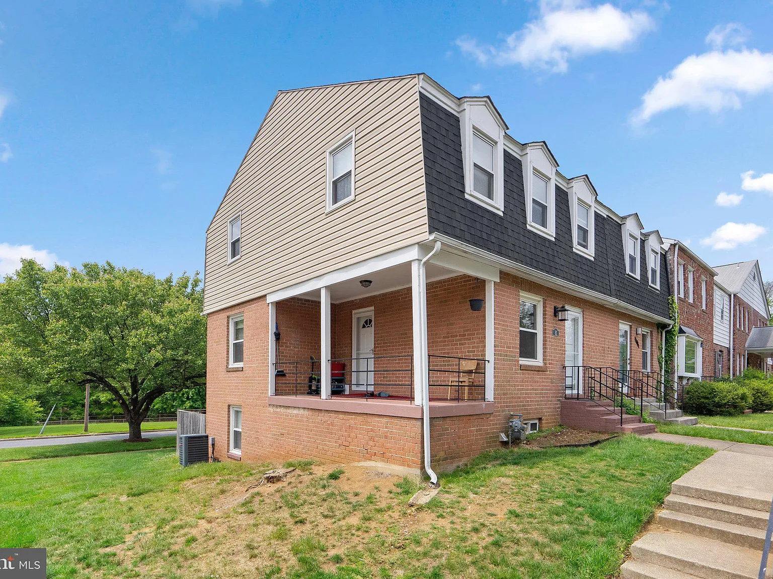 3 bed, 1936 sqft, $3,000 — Photo 3