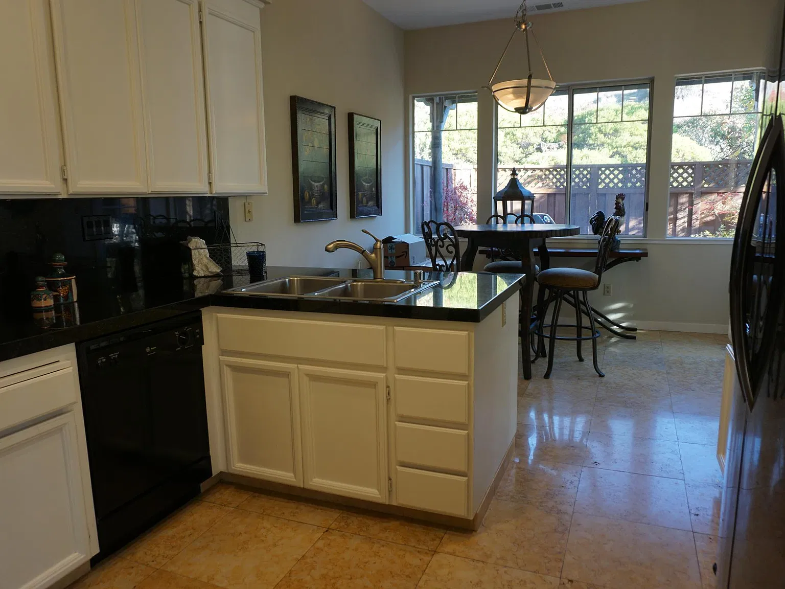 4 bed, 2.5 bath, 1890 sqft, $4,400 — Photo 3