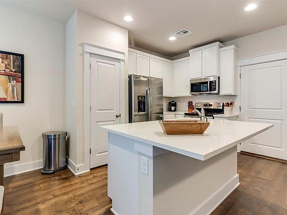 5th image of 13501 Metric Blvd Unit 8