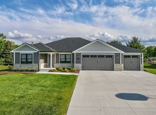 3172 Sun Valley Dr, Kankakee, IL 60901