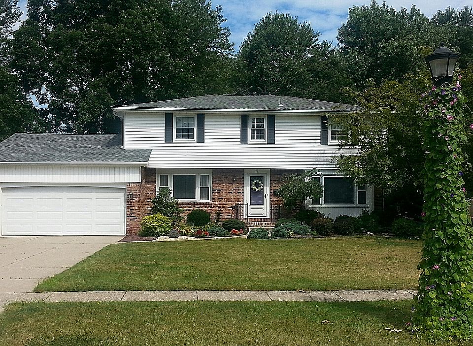 1st image of 12 Pin Oak Dr