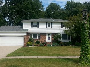 12 Pin Oak Dr, Buffalo, NY 14221