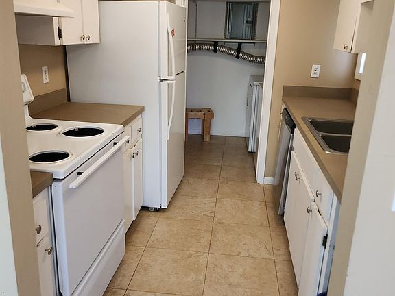 3rd image of 6008 Peregrine Ave