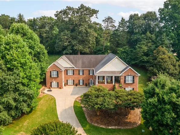 4105 Willow Knoll Ln, Winston Salem, NC 27106