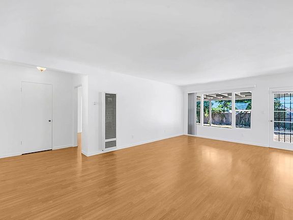 3rd image of 5075 Pirotte Dr