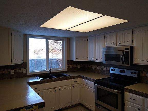 4th image of 2317 N 120th Avenue Cir