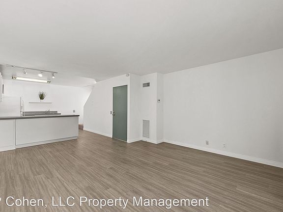 3rd image of 3030 Waverly Dr #11435663