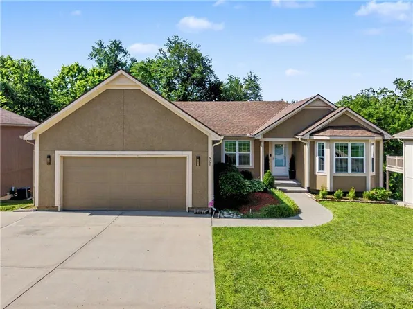 808 Old Stage Rd, Pleasant Hill, MO 64080