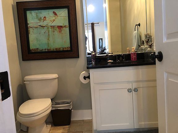 3rd image of 102 Oxford Creek Dr