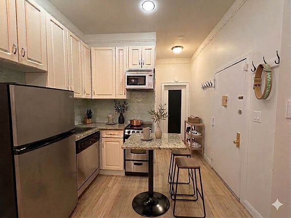 5th image of 421 E 81st St APT 1RE