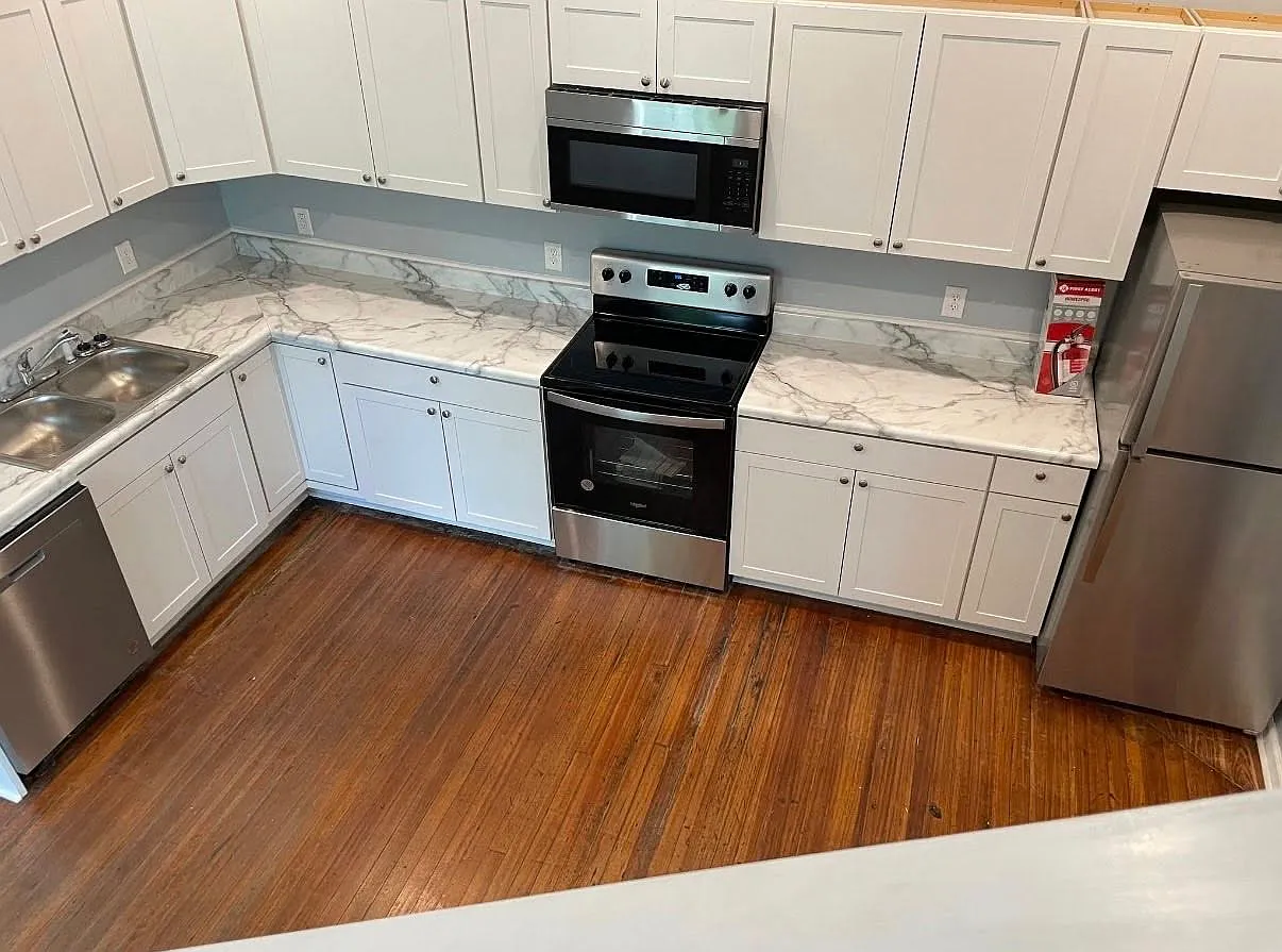 5 bed, 2040 sqft, $4,500 — Photo 2